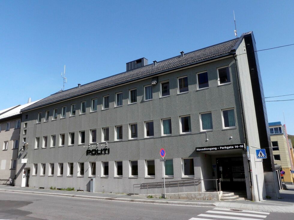 Her i Parkgata 14 i Hammerfest, i sal 1 i andre etasje, skal rettssaken mellom Scandic Hotels og Nordkapp kommune holdes. Foto: Vestre Finnmark tingrett