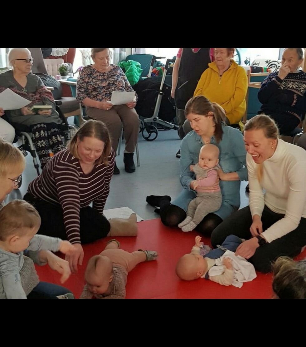 Babyer med sine mødre, og de litt eldre ved omsorgssenteret i Tana, hadde en svært vellykket sang-samling sist torsdag.
Alle foto: Privat