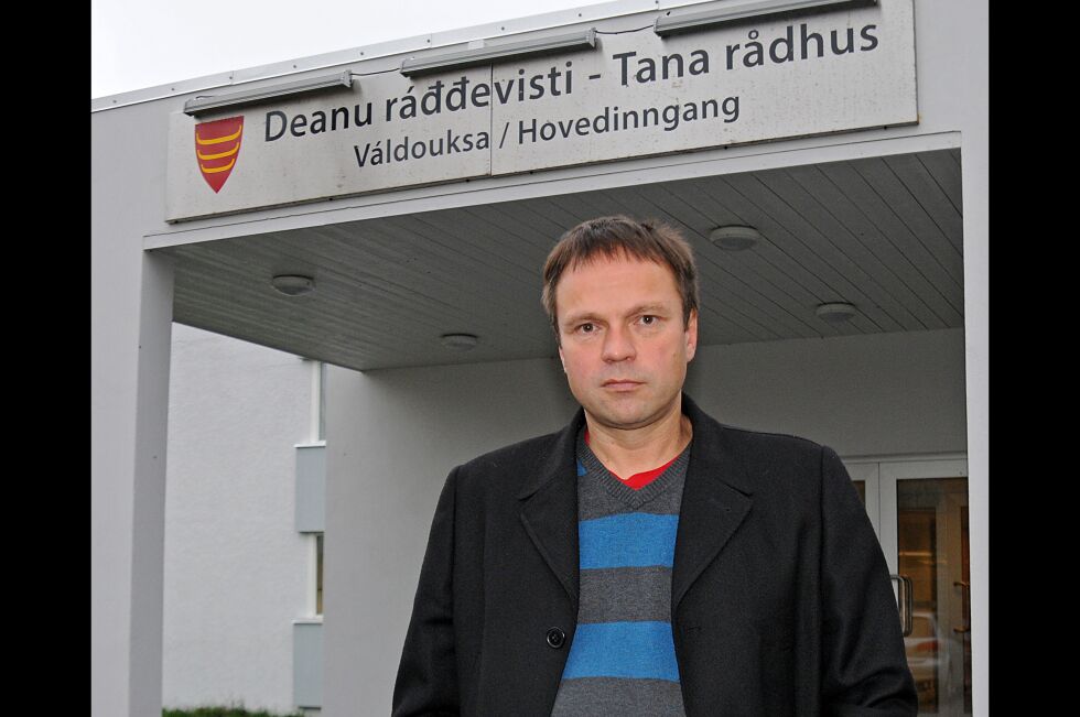 Ordfører Frank M. Ingilæ åpner for videre bassengdrift i Seida.
 Foto: Arkiv