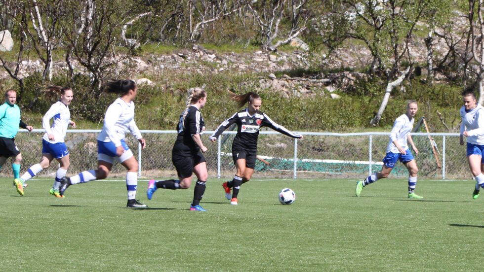 Polarstjernen og Porsanger ILs damer i 2. divisjon delte poengene etter 1-1 på Polarsletta lørdag.
 Foto: Anita Andersen
