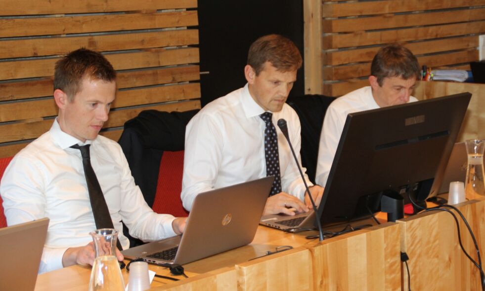 Politioverbetjent Jon Atle Georgsen (fra venstre), politiadvokat Inge Svae-Grotli og førstestatsadvokat Hans Tore Høviskeland, alle fra Økokrim, representerer påtalemyndigheten i denne saken.
 Foto: Torbjørn Ittelin