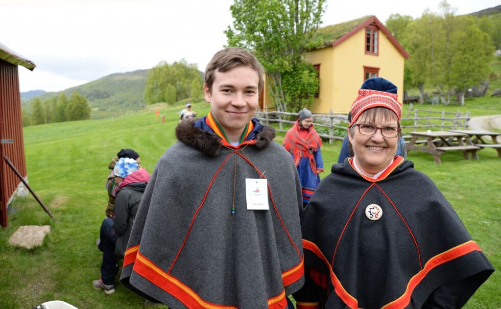 Jens Edvin Broderstad og Marit Myrvoll ønsker velkommen til Gállogiedde.
 Foto: Steinar Solaas