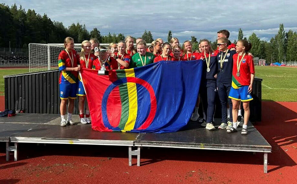 Jentelaget til FA Sápmi spilte seg helt frem til finale i storturneringen Piteå Summer games.
 Foto: FA Sápmi