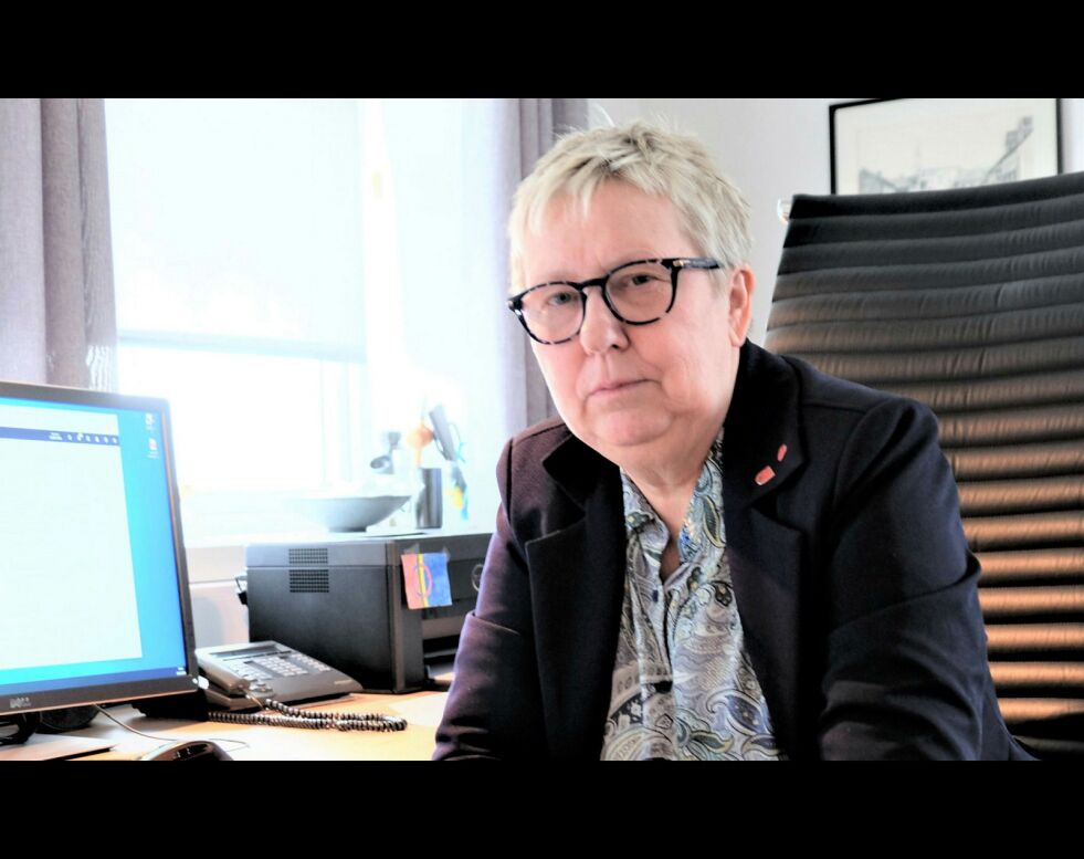 Ord­fø­rer Wen­che Pe­der­sen sier corona-vi­ru­set har ført til for­sin­kel­ser av byg­ge­pro­sjek­ter. FOTO: BJØRN HIL­DO­NEN