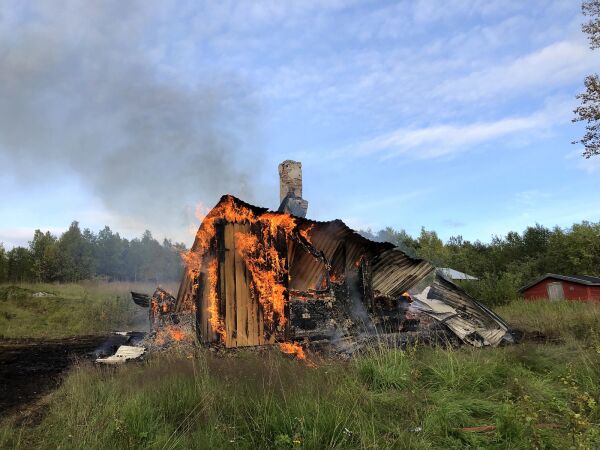 Ubebodd hus brant ned i Neiden
