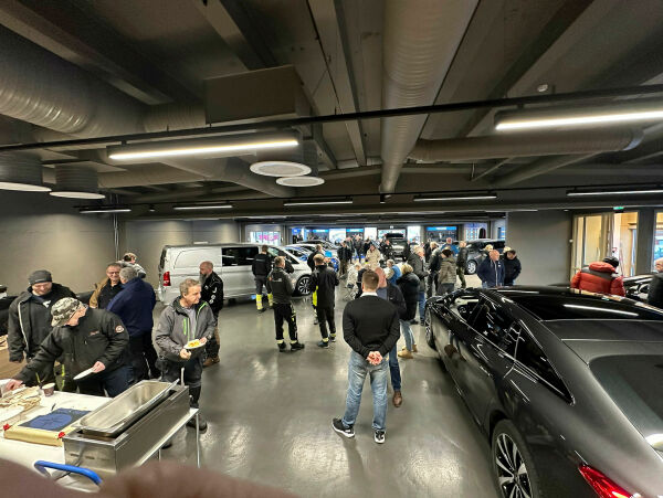 Mye folk da motorsenteret åpnet