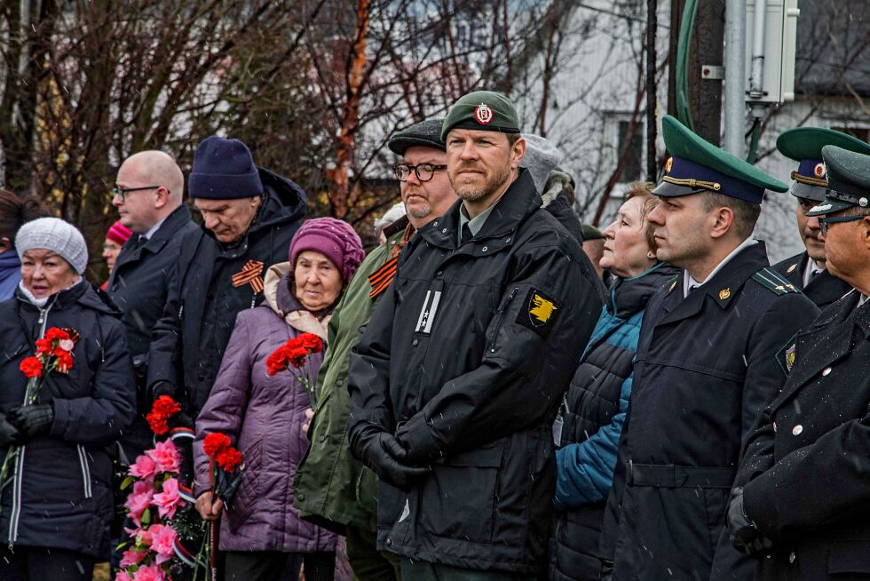 Norske og russiske soldater samt enker etter russiske veteraner deltok under markeringa ved Russemonumentet.
 Foto: Mathias Sandstøl / Forsvaret