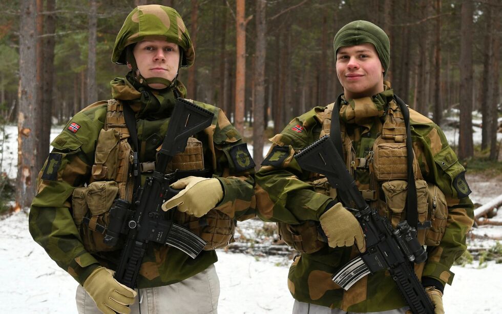 Lagkameratene Ole Morten Olsen Eliassen (20) fra Kirkenes (til venstre) og Fredrik Pettersen (19) fra Båtsfjord kom seg igjennom beretløpet sammen.
 Foto: Irene Andersen