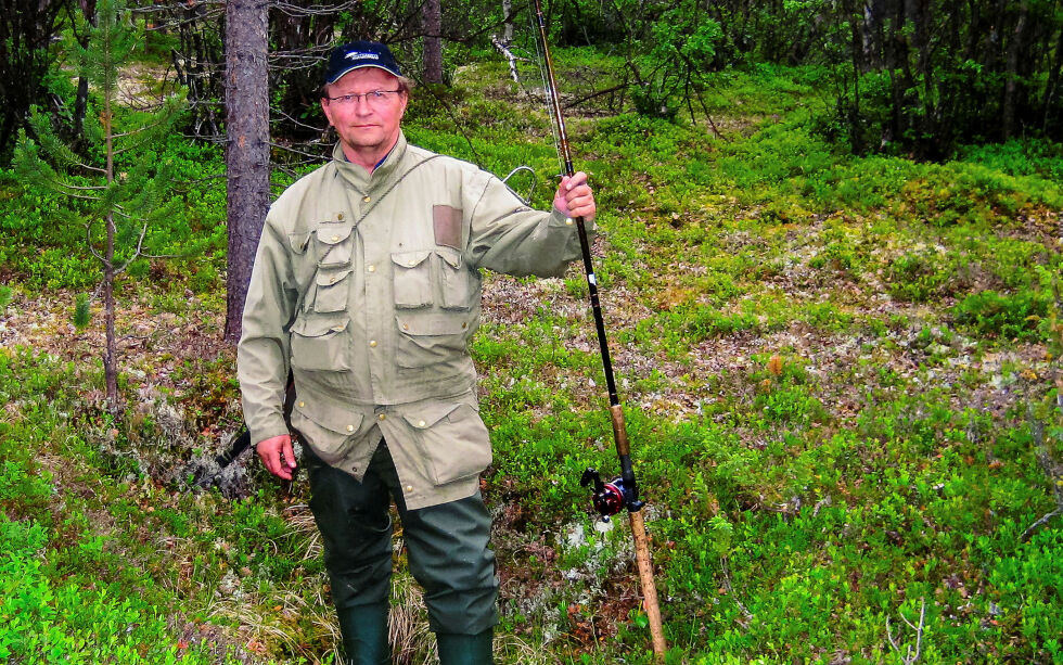Det er flere år siden gammelordføreren i Karasjok, Kjell Harald Sæther, har fått bruke fiskestanga i eget vassdrag.
 Foto: Steinar Pedersen
