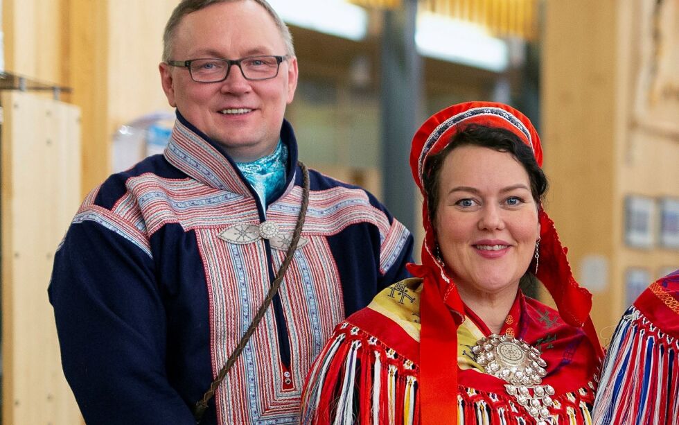 Same­tings­råd Hans Ole Eira (Sp) og Sil­je Ka­ri­ne Mu­ot­ka (NSR) har grunn til å smile et­ter re­gjer­inga sitt møte hos kon­gen for­ri­ge uke. Foto: Chris­ti­na Gjertsen/Same­ting­et