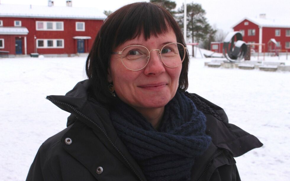 Kon­sti­tuert rek­tor ved Kar­as­jok sko­le, May-Britt Bal­to, un­der­stre­ker at det er trygt å sen­de bar­na til sko­len.
 Foto: Elise Embla Scheele