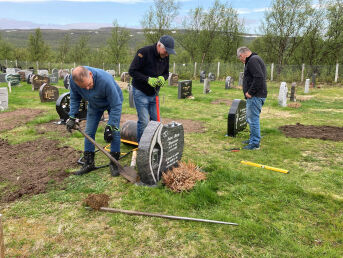 Fin dugnadsinnsats på kirkegården