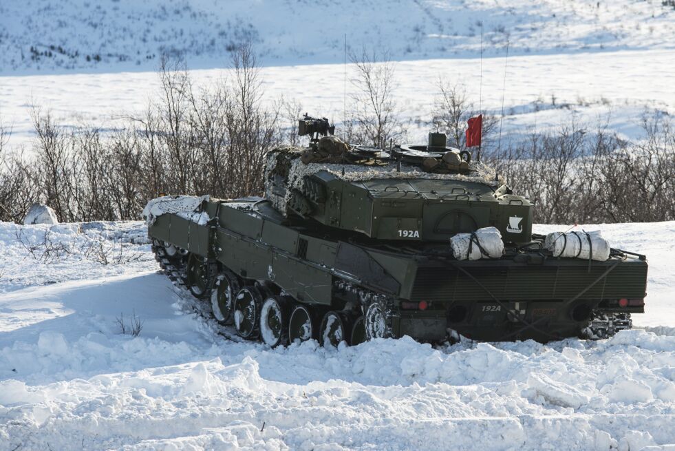 Leopard 2 er en tysk stridsvogn med 120 mm kanon. De norske vognene er utstyrt med maskingeværet FN MAG som sekunderbevæpning. Med sin 1.500 hk motor når stridvognen på 62 tonn en toppfart på 72 km/t.
 Foto: Frøydis Falch Urbye