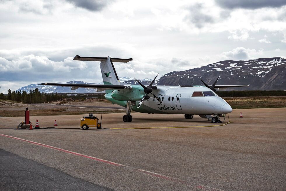 Troms og Finn­mark fyl­kes­kom­mu­ne skal over­ta an­svar­et for FOT-ru­te­ne fra sta­ten. De re­gio­na­le fly­ru­te­ne, som i dag ope­re­res av Wi­de­røe, blir gjen­stand for for­hand­lin­ger. Foto: Ma­ri­us Thor­sen