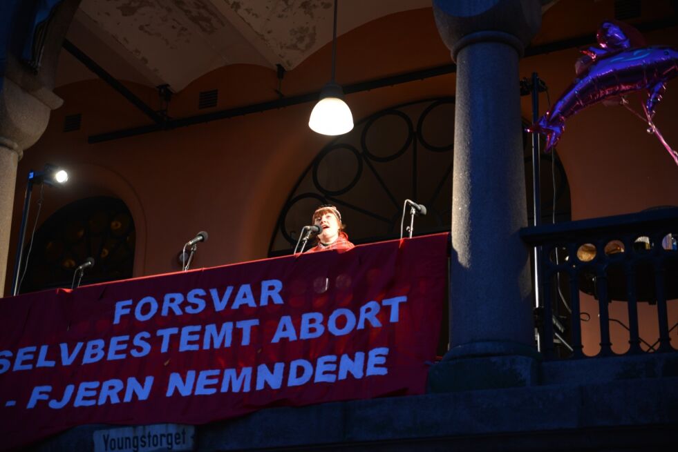 Samisk kvinnekamp: 
Liisa-Ravna Finbog fra Samisk Kvinnenettverk holdt appell om samisk kvinnekamp.
 Foto: Hannah Persen