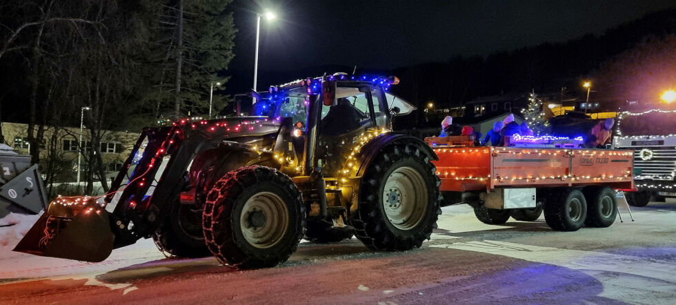 Juletrefest på hjul har blitt den nye tradisjonen i Evenes kommune.
 Foto: Steinar Solaas