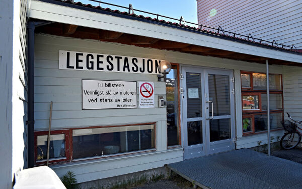 Disse kniver om fastlegestilling