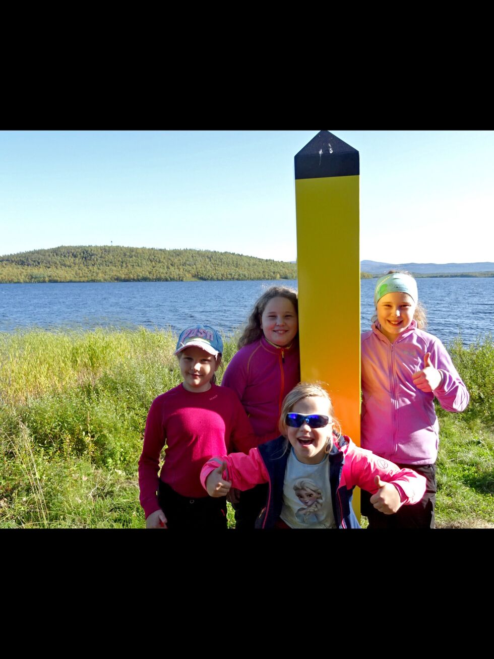 Victoria, Sofie, Emilie og Marie var godt fornøyd med en spennende og lærerik dag på Bjørklund gård på Svanvik.
 Foto: Grethe Skauge