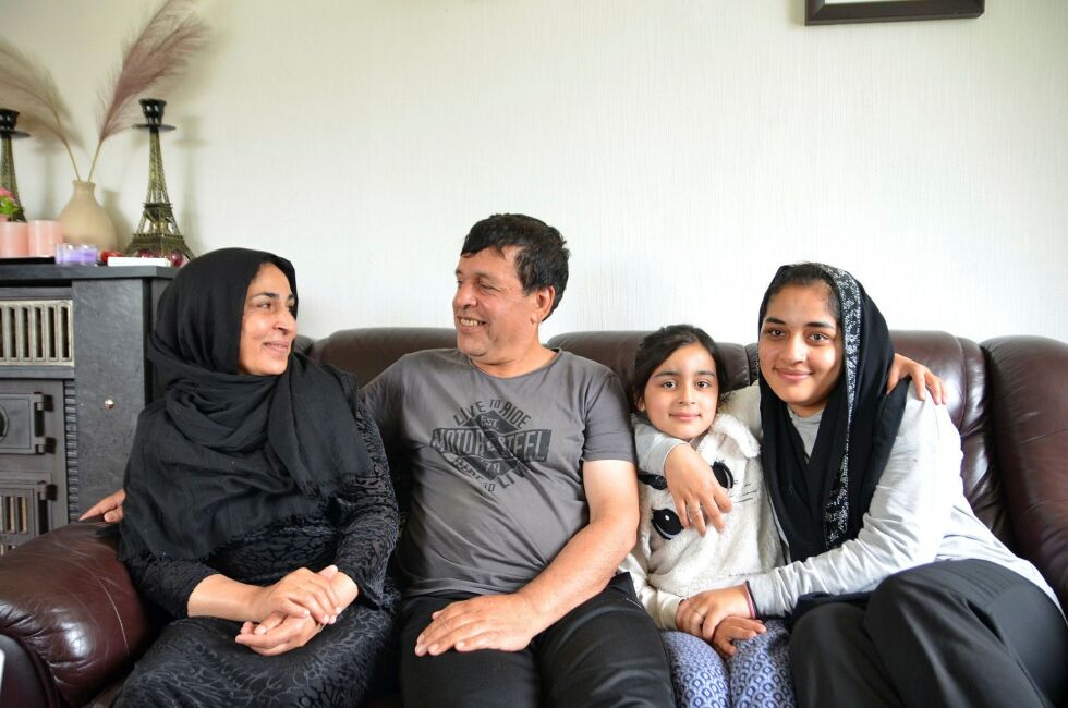 Bresjna, Mohammad, Moshda og Zahra. Gleden er stor over å få de tre eldste barna hjem på sommerferie.
 Foto: Roger Albrigtsen