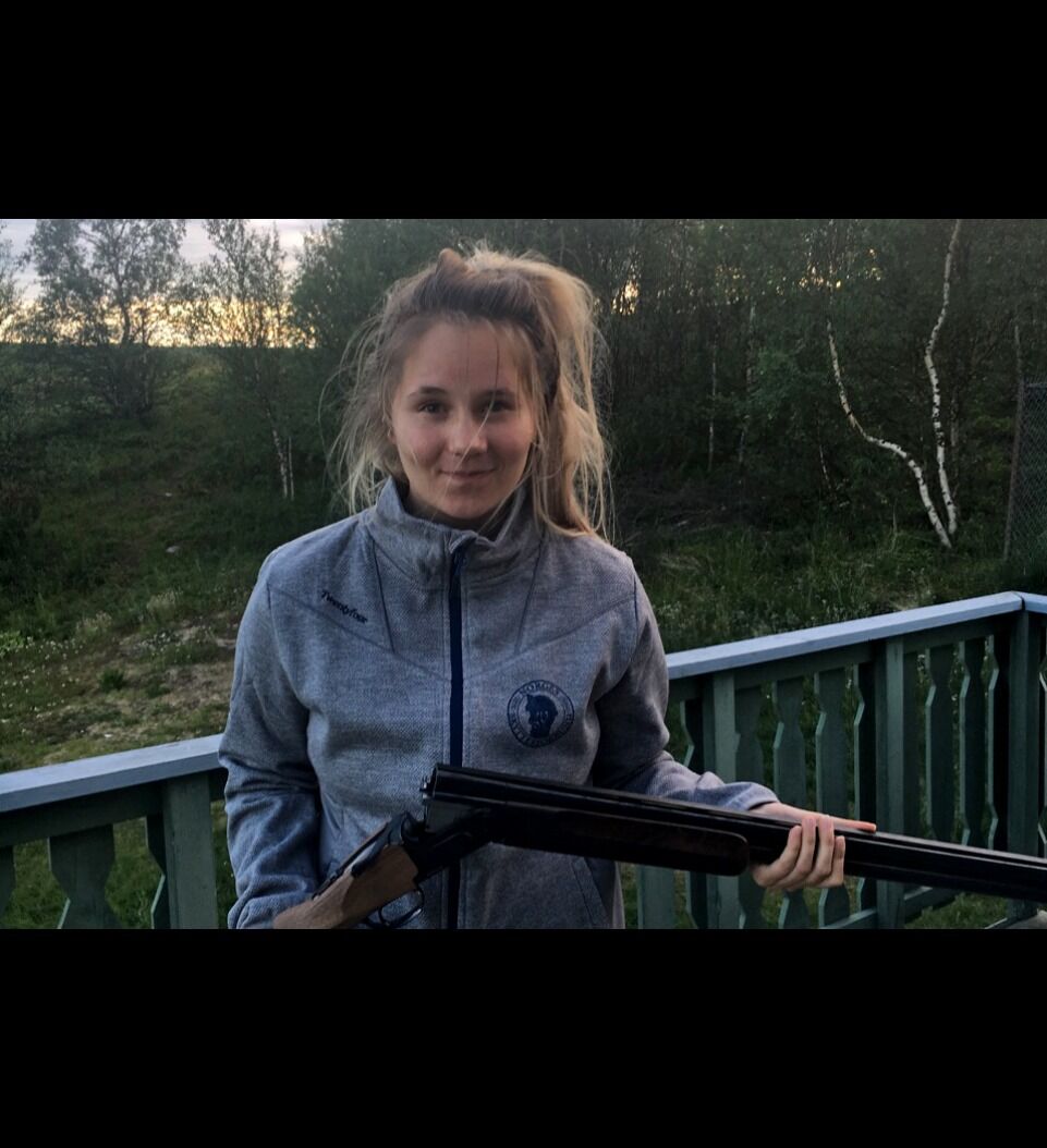 Kautokeino kommunes idrettsstipend for 2018 er tildelt den 17-årige skytteren Anne Beate A. Hætta, som blir å satse på idretten framover.
 Foto: Privat