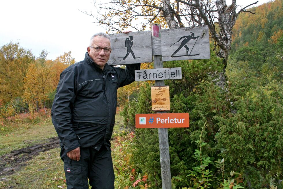 Arne Josvald Sabbasen tar selv i mot bilder til neste års Tanakalender. Temaet for kalenderen er tur.
 Foto: Privat