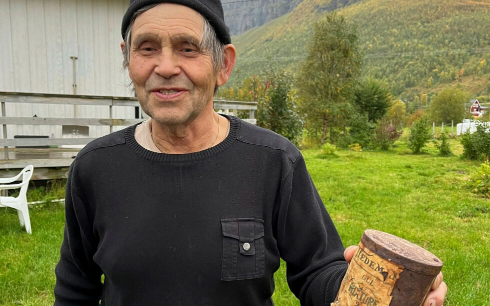 Vi er i Áhkkávággi og samtaler med Tor Nilsen, tidligere sametingsrepresentant for NSR. Han forteller om en svært spennende sjøsamisk kvinne, blant annet om hvorfor hun aldri giftet seg.
 Foto: Elin Wersland