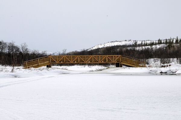 Reinbrua bygd 100 meter unna avtalt plass