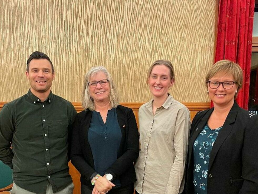 Kommunestyret i Nordkapp gikk enstemmig inn for at oljefeltet Wisting i Barentshavet bygges ut med sikte på ilandføring av oljen til Veidnes. Her er representantene fra venstre Ruben Alseth (H), Trudy Engen (SV) Stine-Mari Strifeldt (Ap) og Heidi Holmgren (Sp). Foto: Privat