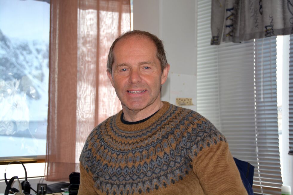 Bjørn-Ronald Olsen i Storbukt Fiskeindustri AS sier til Ságat at fangstbasert oppdrett av torsk ikke gir noen forurensning. Det er tenkt at man i perioder skal kunne lagre et par hundre tonn med torsk i Smørfjord.
 Foto: Kristin Marie Ericsson