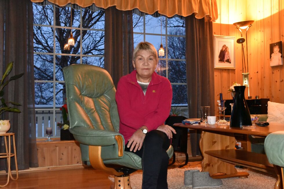 Britt Hennie Kollevåg fra Lakselv er selv kroniker og har behov for jevnlig oppfølging av lege. Hennes fastlege er en av fire leger som har manglet gjennom store deler av 2016. Skiftende vikarer gjør oppfølgingen nær sagt umulig.
 Foto: Bjørn Arne Johansen