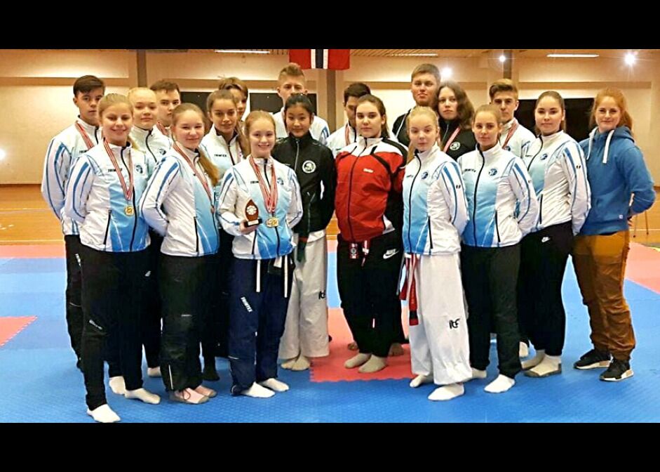 Kirkenes Taekwondo klubb leverte god innsats i NNM i Alta sist helg, og ble belønnet med totalt femten medaljer.
 Foto: Privat