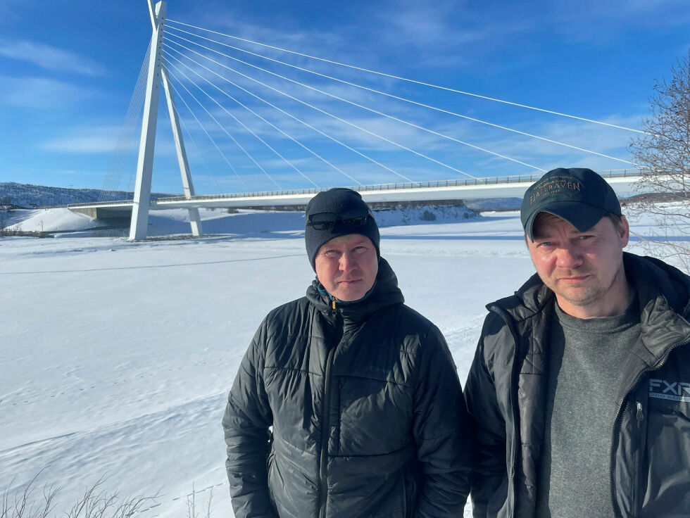 – Vi må komme oss ut på elva, fastslår Ole Muosat og Tom Ramstad.
 Foto: Birgitte Wisur Olsen