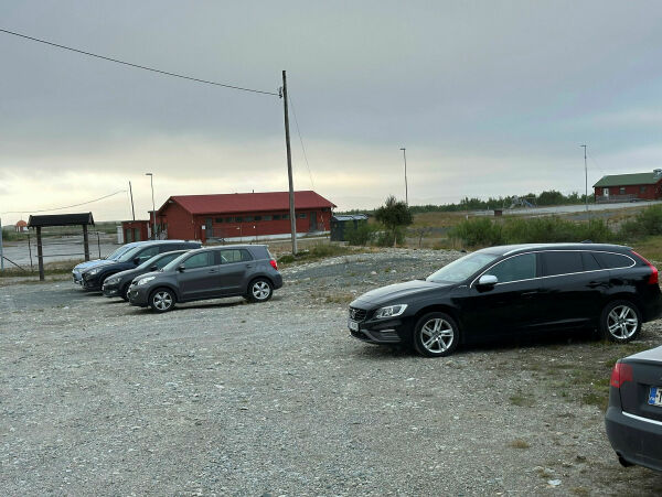 Kreative bilister unngår parkeringsavgift ved lufthavna