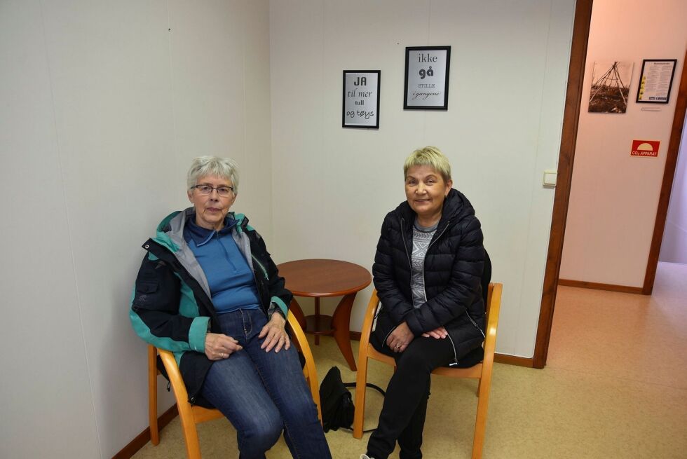 Aina Hanssen og Britt Kollevåg ønsker å takke for all velvilje møtt under kirkegårdsdugnaden.
Foto: Kine Jeanette Finstad