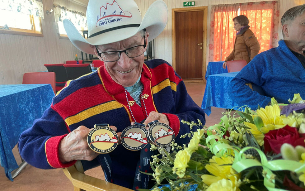 Anders Porsanger forteller at han alltid har likt de lange turene. Her med medaljehøst fra veteran-VM i Canada.
 Foto: Birgitte Wisur Olsen