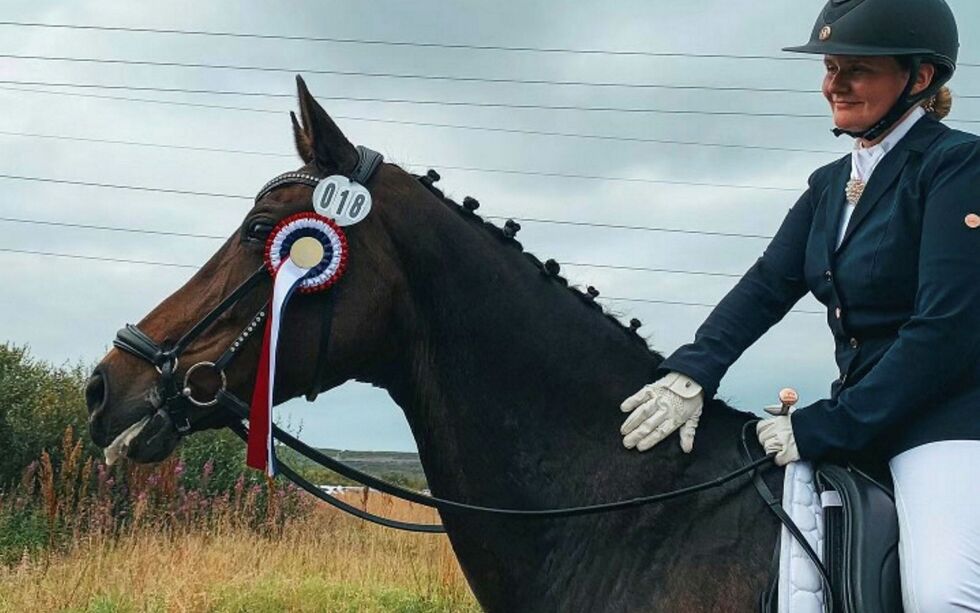 Hege Aleksandersen på hoppa Amaryllis oppnådde stevnets høyeste poengsum med 72,7 i klassen Middels C. De representerer Sør-Varanger rideforening.
 Foto: Nina Gudrun Nilsen