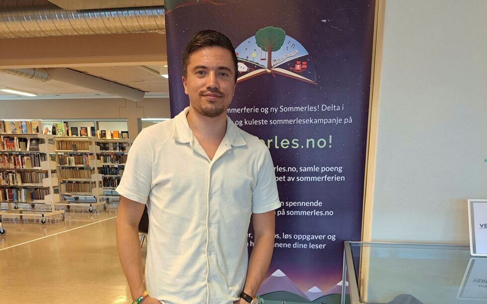 Den nye biblioteksjefen, Espen Høybakken er glad for å være tilbake i Porsanger etter flere år borte.
 Foto: Liss Beth Gjertsen Nyby