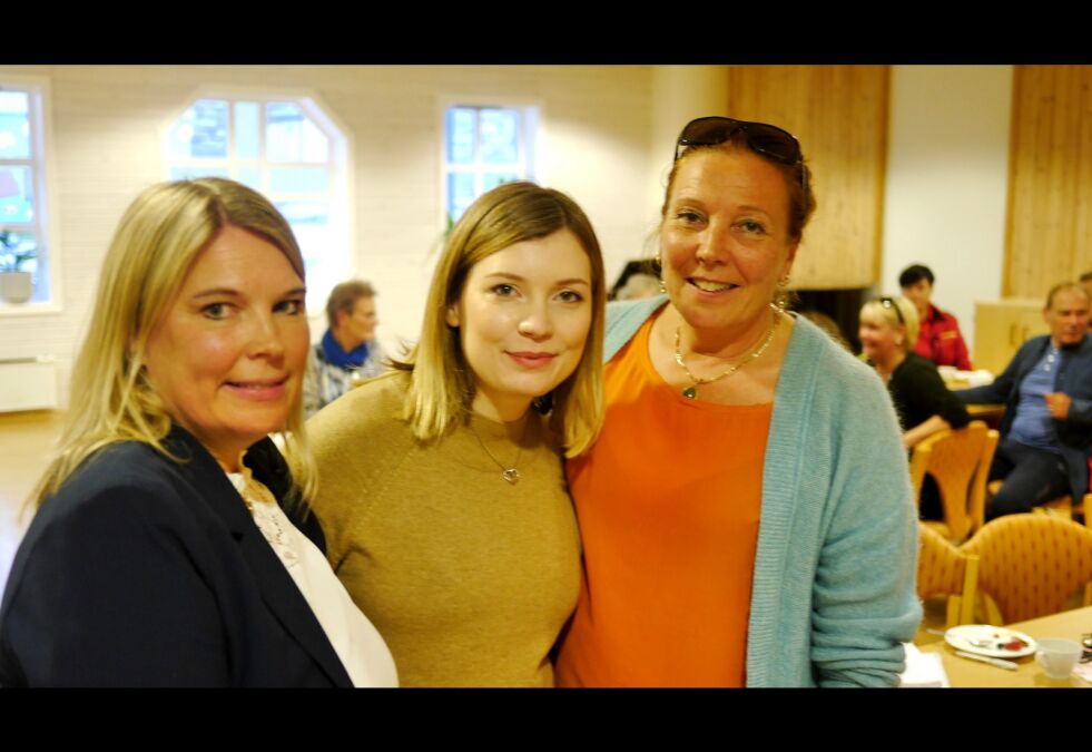 De holdt innledninger på møtet torsdag kveld, og de mante til samhold blant folk. Fra venstre May Irene Strand Gerhardsen, Marianne Haukland og Kari Lene Olsen.
 Foto: Geir Johansen