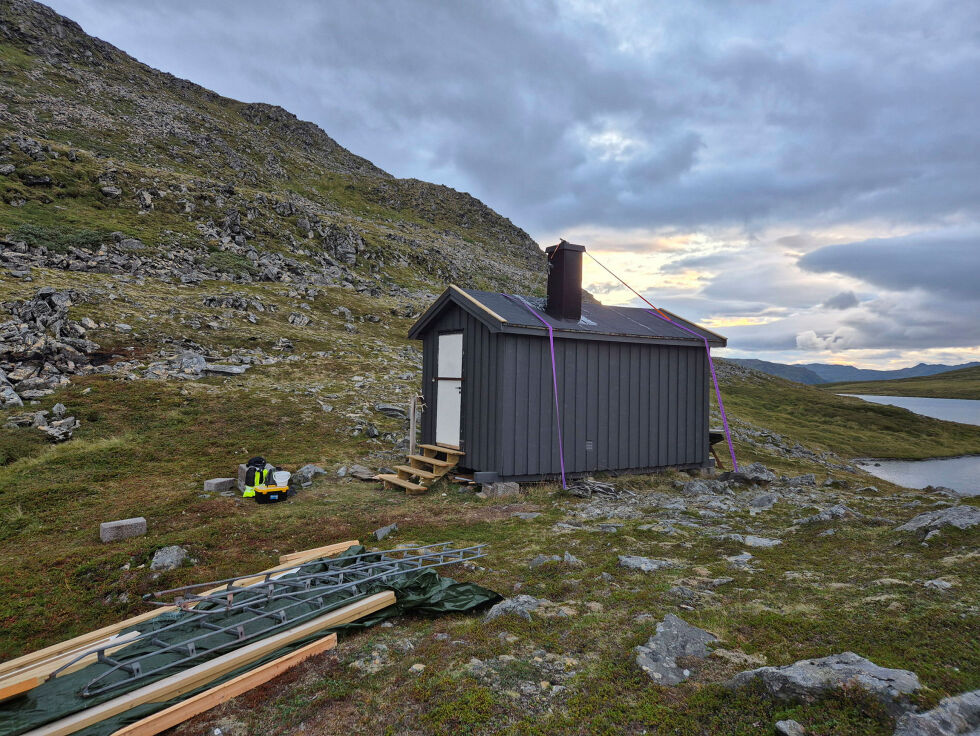 Norges nordligste DNT-hytte ligger like ved Kjeftavannet, som er et godt fiskevann på Magerøya.
 Foto: Arnt Edmund Ofstad