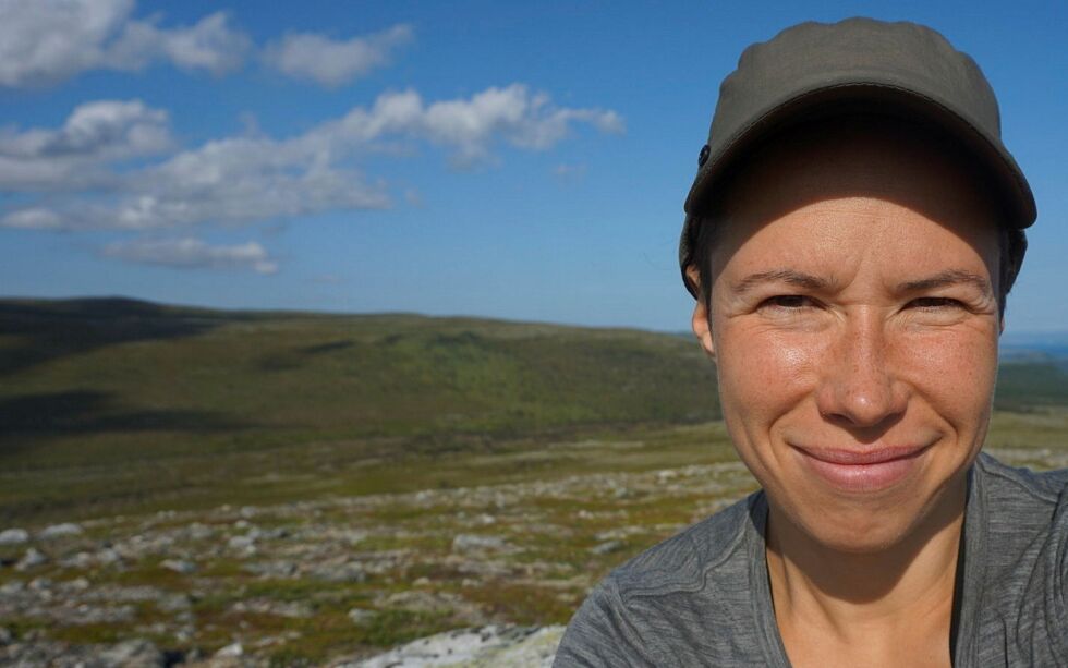 Elisabeth Stubberud er kvæn, same og skeiv. Hun ønsker å bli forstått som en selvfølgelig del av mangfoldet i Sápmi, i likhet med andre skeive samer. Stubberud forteller til Ságat at det kan oppleves som belastende å konstant måtte forklare og forsvare seg selv. Men hun er glad for å melde at utviklingen i skeive samers situasjon har skutt fart i riktig retning, selv om det fortsatt er et stykke igjen. Flerkulturelle LHBT-personer rapporterer nemlig at de opplever diskriminering fra flere hold.
 Foto: Privat