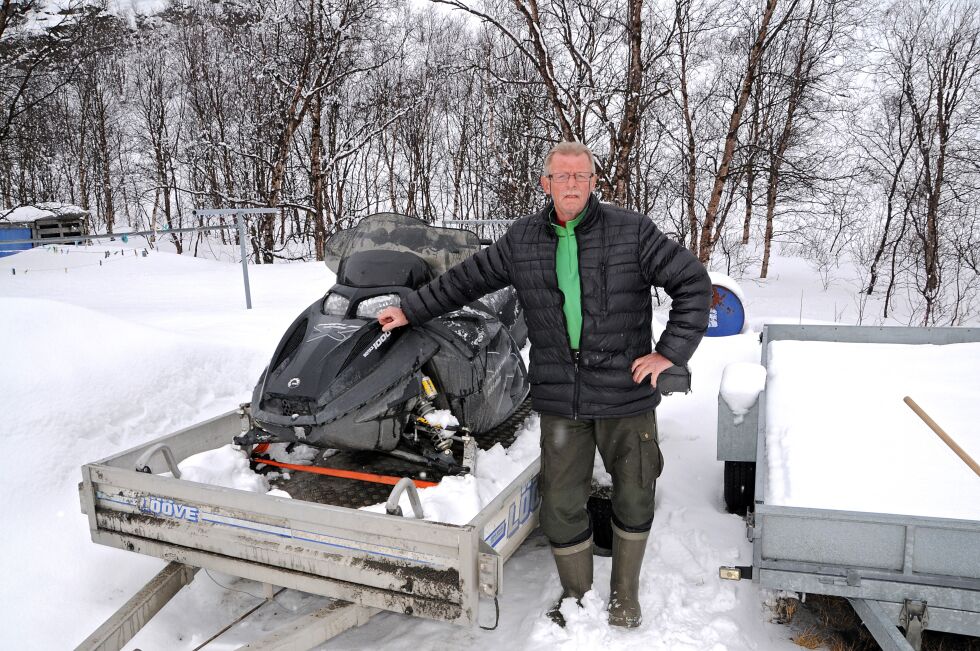Jørgen Tettenborn i Tusenvika i Sør-Varanger ønsker at bygdefolk skal kunne kjøre fra sin bopel til nærmeste skuterløype og dermed slippe å kjøre bil og henger opptil flere mil.
 Foto: Hallgeir Henriksen