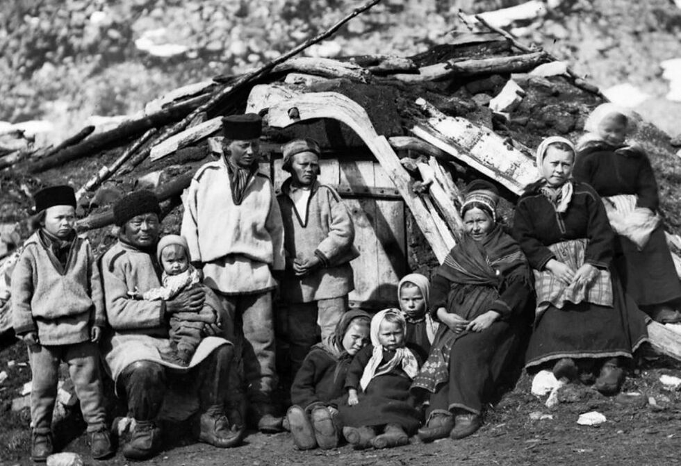 En sjøsamefamilie fra Lerresfjord
(Fotograf: Sopus Tromholt)