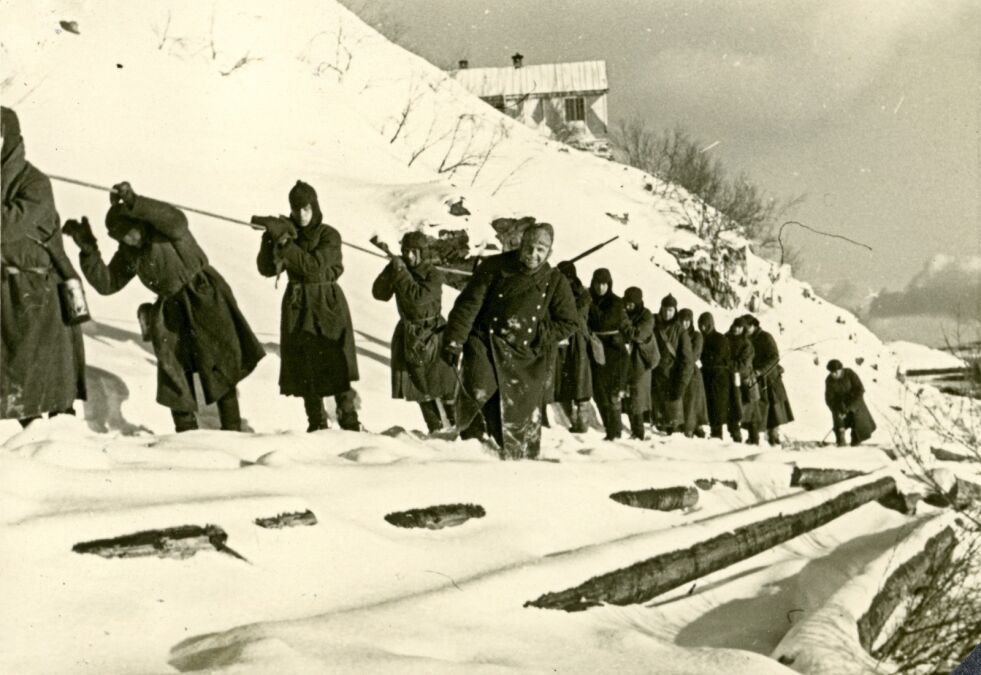 Nummer tre fra venstre på dette bildet er Nikolai Lomakin.
 Foto: Foto arkiv: Rune Rautio
