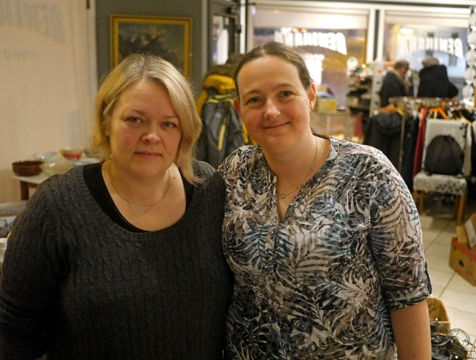 Nelly Ann Sagvåg (til venstre) og Tone Helen Dahlslett sier seg veldig godt fornøyd med bruktsalget som de tok initiativet til.
 Foto: Geir Johansen