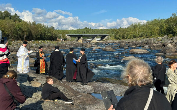 Pilegrimer valfarta til Njäuddâm