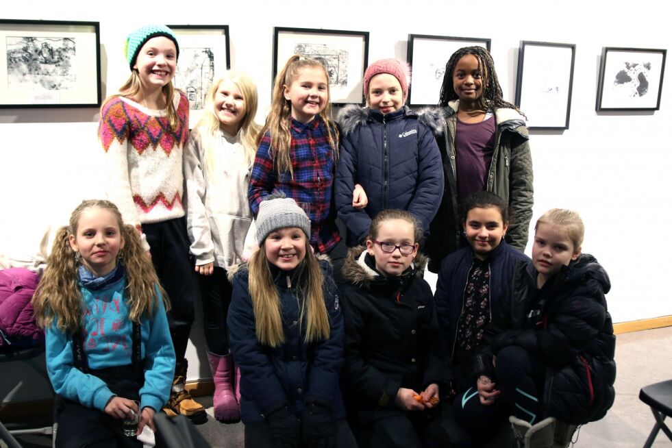 Elevene fra femteklasse ved Kirkenes, Sandnes og Bjørnevatn skole har i høst lært om kunstneren John A. Savio, og latt seg inspirere av hans kunst til en egen kunstutstilling som åpnet torsdag 1. desember i temporærgalleriet i andre etasje på Saviomuseet.
 Foto: Silje L Kvammen