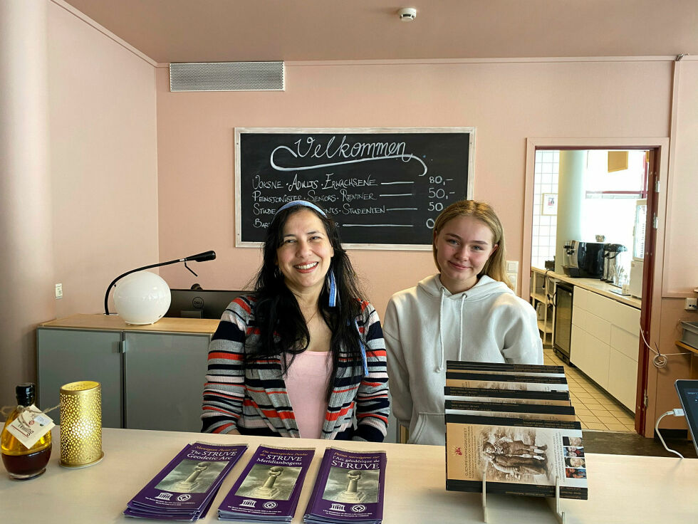 Yenith Cervera og Frida Antonsen Mølmann arbeider på Gjenreisningsmuseet.
 Foto: Roger Albrigtsen
