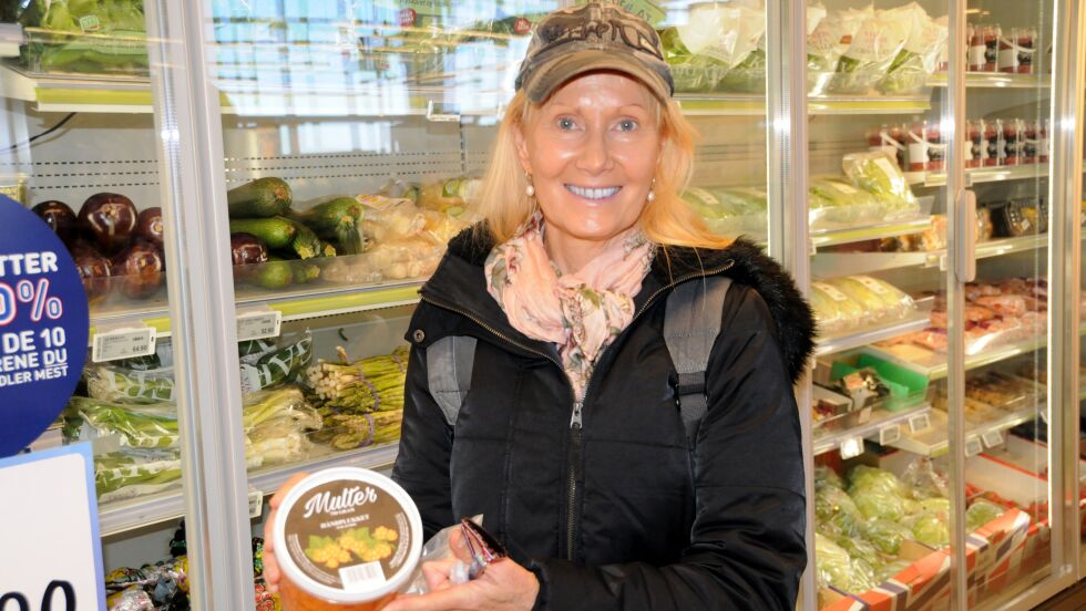 For australske Colleen Rybeck var multer totalt ukjent, men hun lot seg friste til et kjøp da hun fikk vite om det høye innholdet av C-vitamin.
 Foto: Hallgeir Henriksen