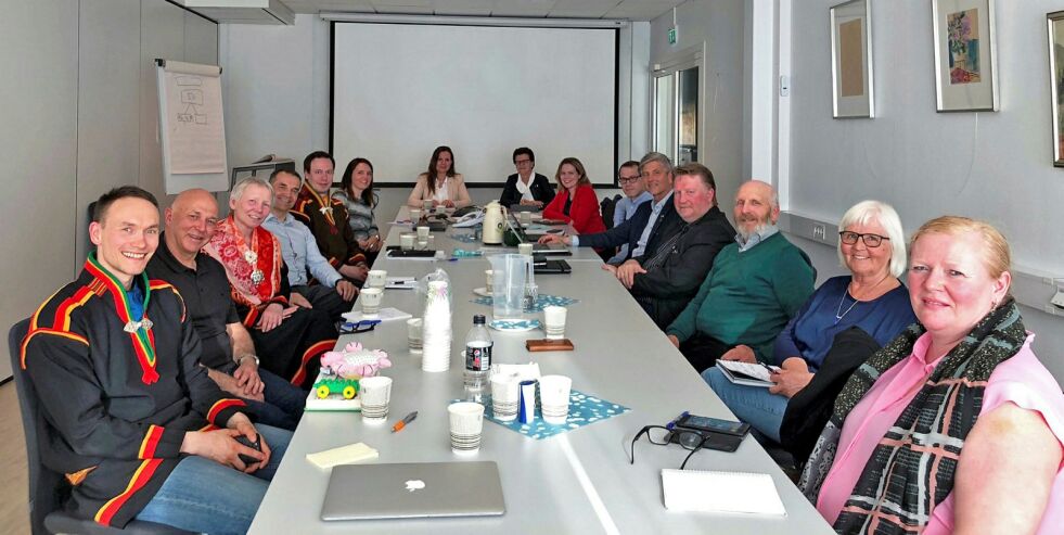 Sametinget, Iina ja biras sámiid searvi/Hinnøy og omegn sameforening (NSR) og Várdobáiki samisk senter møtte fellesnemnda for nye Tjeldsund under planlegging av søknaden om innlemmelse.
 Foto: Várdobáiki samisk senter