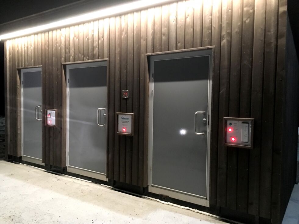 Dersom alt går som planlagt, kan bilistene allerede første uka i januar ta i bruk den nye hygienemodulen ved E6 på Veidnes i Porsanger kommune. Da mener man at i alle fall det ordinære toalettet skal åpnes.
 Foto: Sonja E. Andersen
